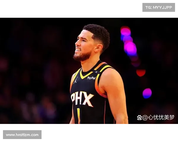 德文·布克快速适应防守策略展现比赛高智商与临场应变能力 德文·布克快速适应防守策略展现比赛高智商与临场应变能力